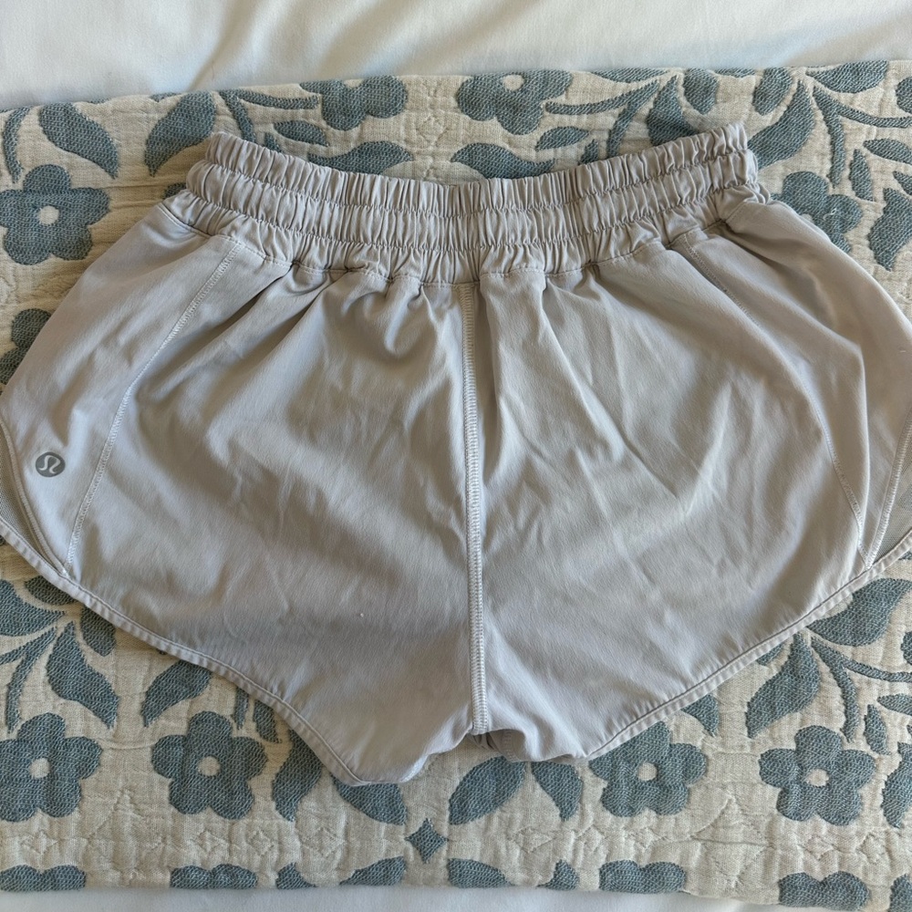 lululemon white classic hotty hot shorts